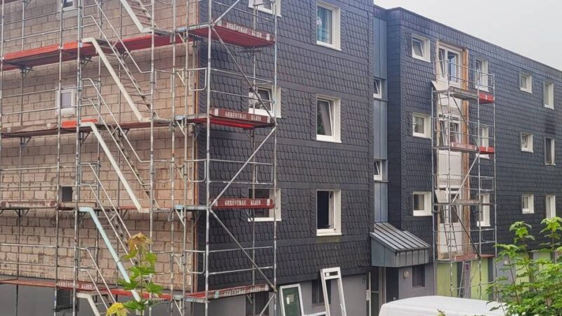 Hückeswagener Wohnungsbaugenoassenschaft: Energetische Sanierung – GBS dreht das nächste Mehrfamilienhaus „auf links“