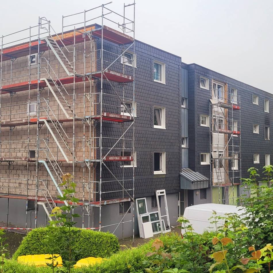 Hückeswagener Wohnungsbaugenoassenschaft: Energetische Sanierung – GBS dreht das nächste Mehrfamilienhaus „auf links“