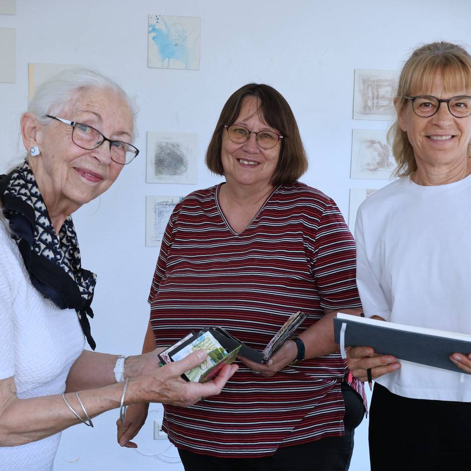 Ausstellung in der Galerie Judith Dielämmer: Drei Künstlerinnen interpretieren das Thema Lesen neu
