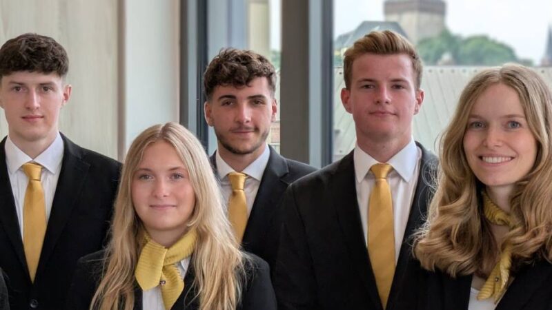 Ausbildung im Kreis Kleve: Fünf neue Auszubildende starten bei der Volksbank Kleverland