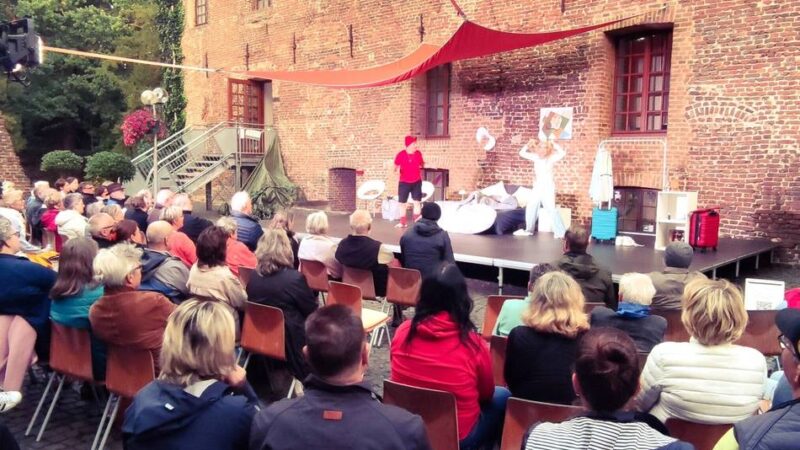 Niederrheintheater Brüggen bei Festspielen: Abschied mit teuflischem Humor und engelsgleicher Botschaft