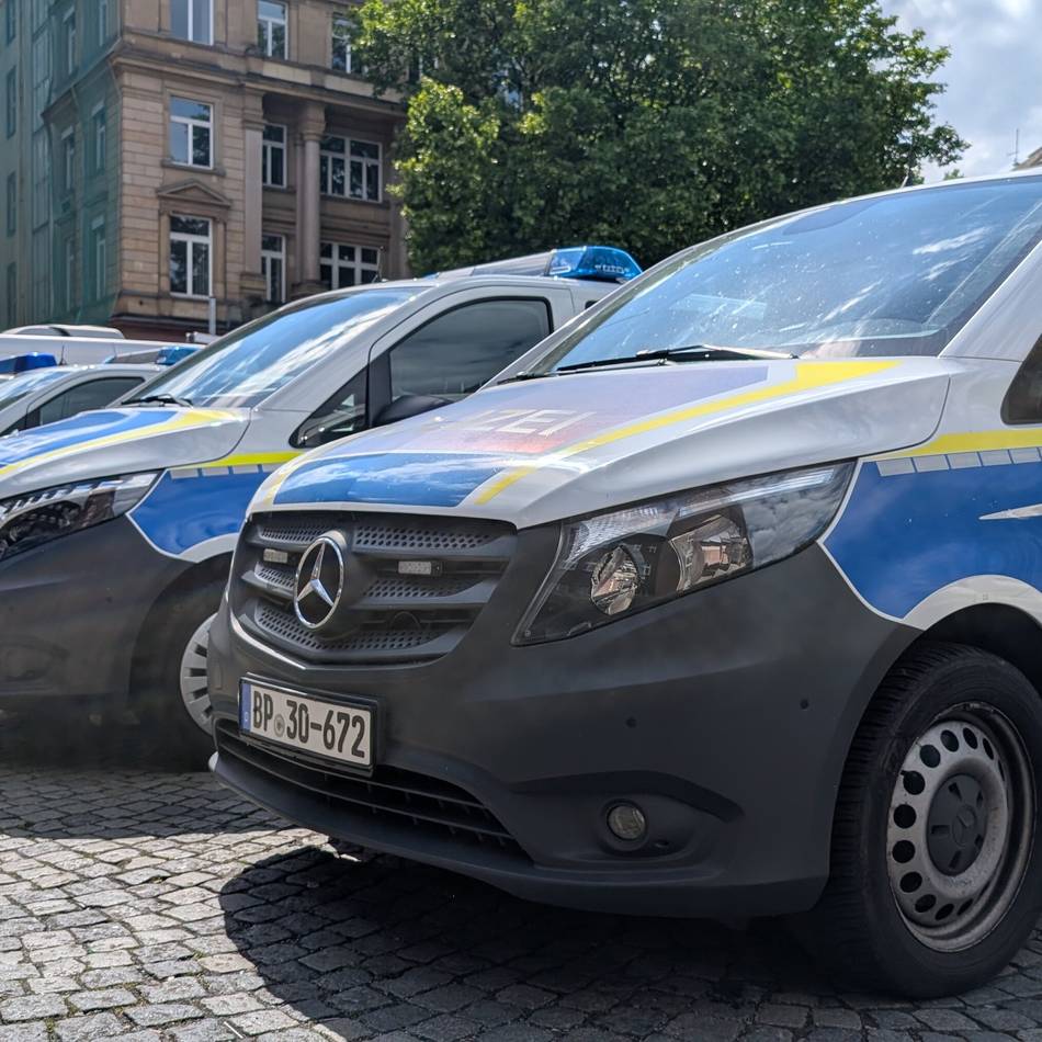Auf dem Weg von Köln nach Düsseldorf: Sexueller Übergriff im Regionalexpress – Opfer setzt Pfefferspray ein