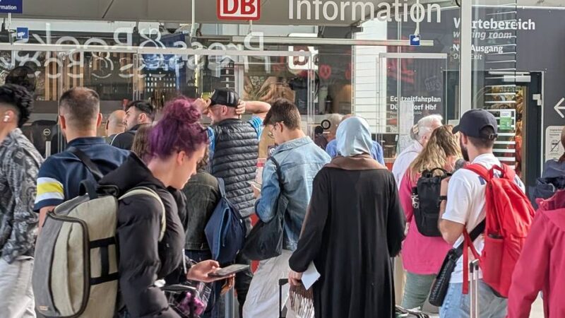 Tausende Reisende betroffen: Nach Brandanschlag in Düsseldorf – Bahn will Gleise stärker überwachen