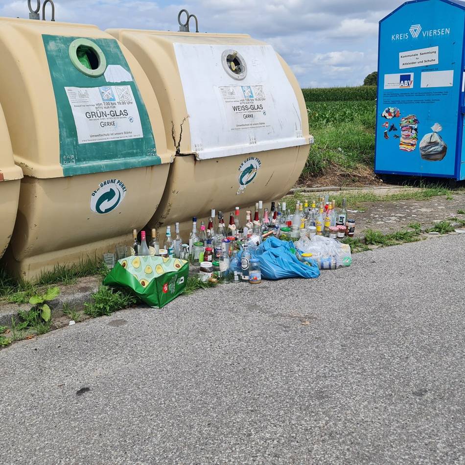 Gemeindegebiet Schwalmtal: Überfüllte Container sorgen für offene Fragen