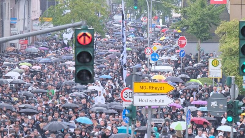 Zum Vereinsjubiläum: Tausende ziehen beim Borussia-Fanwalk durch Mönchengladbach