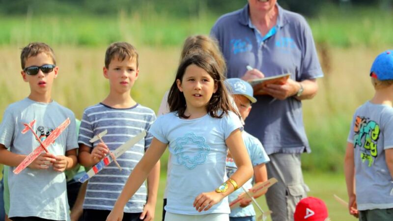 Ferienspiele Alpen: Kleine Flugzeugbauer mit großen Ambitionen