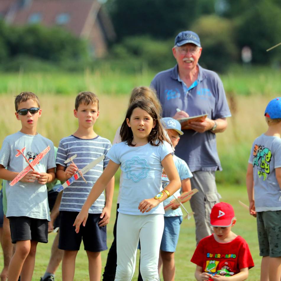 Ferienspiele Alpen: Kleine Flugzeugbauer mit großen Ambitionen
