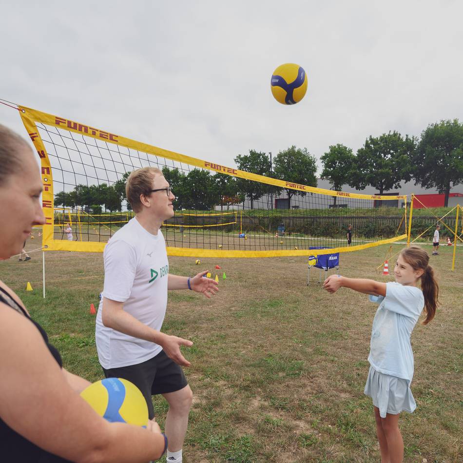 Auftakt für große Kooperation: Volley-Wundertag im Kalkarer Wunderland begeistert Kinder und Profis