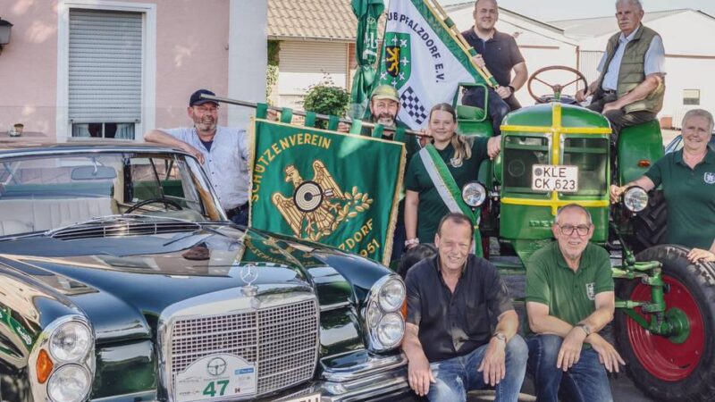 Brauchtum und Nostalgie vereint: Königsschießen und Oldtimertreff gehen in Pfalzdorf Hand in Hand