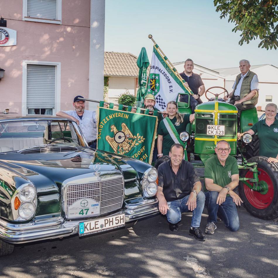 Brauchtum und Nostalgie vereint: Königsschießen und Oldtimertreff gehen in Pfalzdorf Hand in Hand