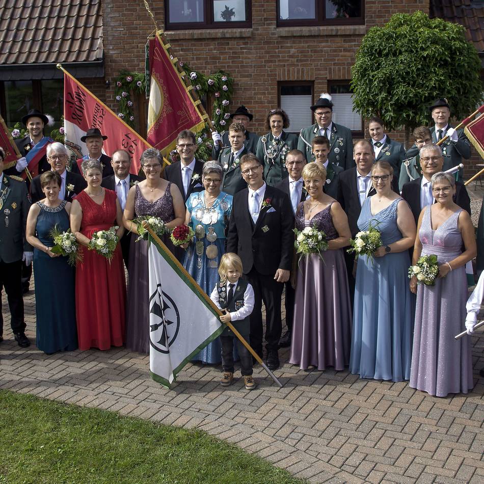 St. Viktor Bruderschaft Birten: Erst Kaiser- und dann Königsschießen in Birten