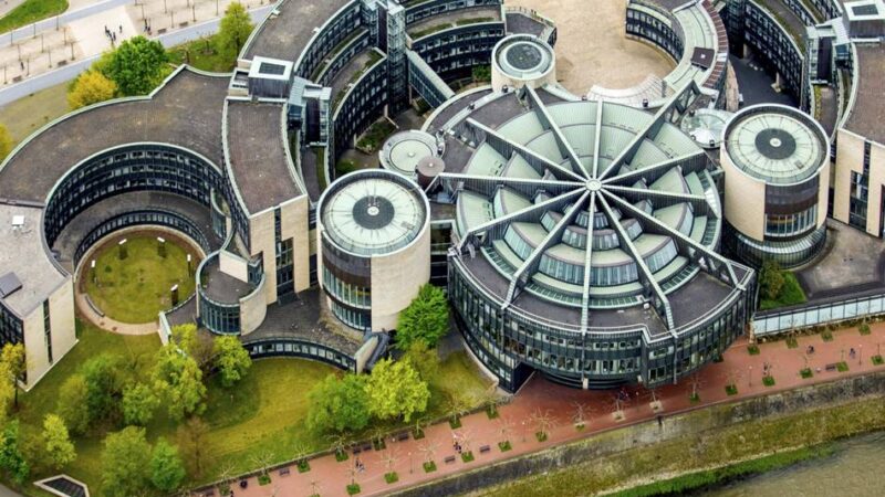 Baustelle in Düsseldorf: Es regnet durchs Dach – Landtag muss für Millionen saniert werden