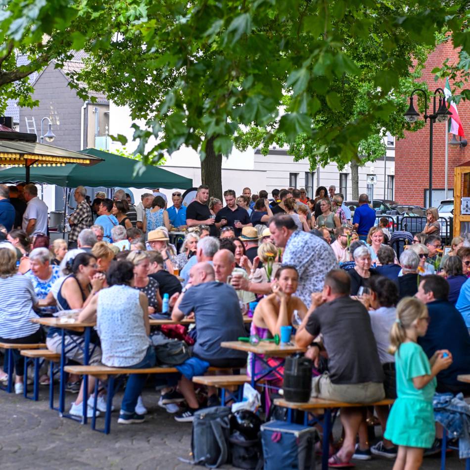 Alleeschulhof in Anrath: Ein Sommerabend im Pop-up-Biergarten