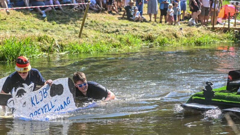 10. August in Anrath: Die Badewannen stechen in See