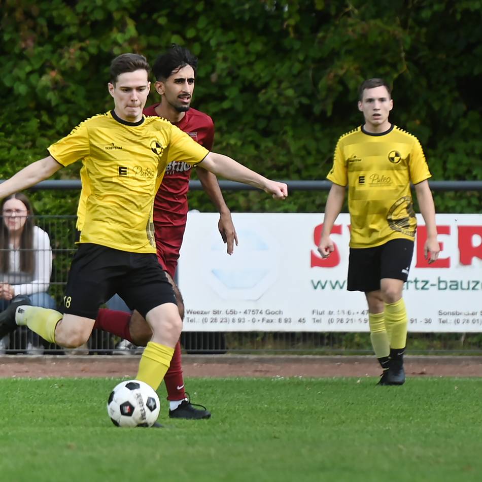 Das Spiel des Tages in der Fußball-Kreisliga A Kleve/Geldern: Der Uedemer SV spielt Katz und Maus mit dem SV Issum