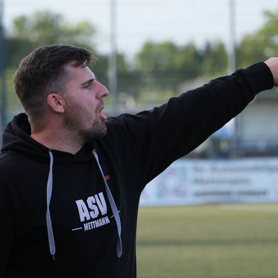 Trainingsrückstand und Hochzeit: ASV-Trainer Sebastian Pichura sieht noch Luft nach oben