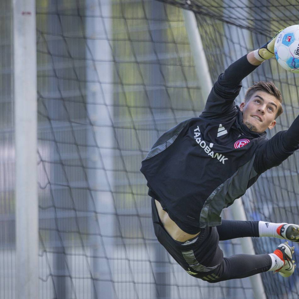 Nach Weggang von Fortuna: Kastenmeier-Backup der Vorsaison – Kwasigroch spielt jetzt in Katar