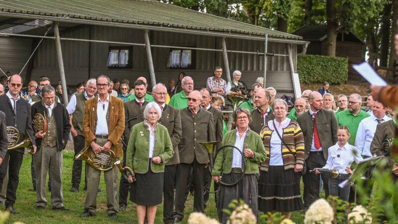 Beeindruckende Greifvögel: So feierte der Gocher Hegering sein 100-jähriges Bestehen