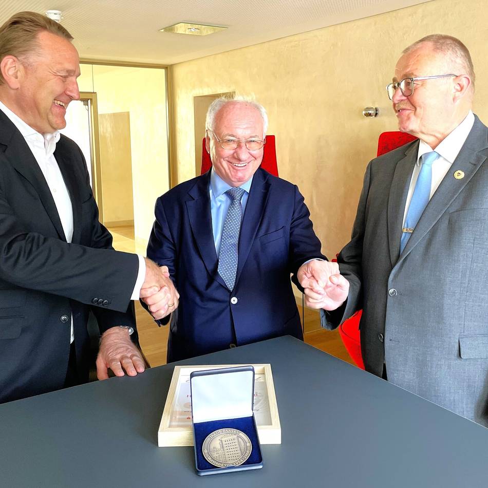 Ehrung in Düsseldorf : Bilker Schützen ehren Regenbogenland-Vorstand