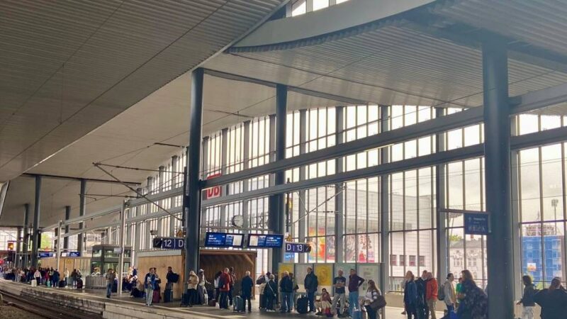 Zugstrecke gesperrt: Nach Sabotageakt – So sieht es am Morgen am Duisburger Hauptbahnhof aus