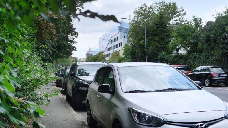 Problem in Ratingen: Strategie gegen Flughafenparker gesucht