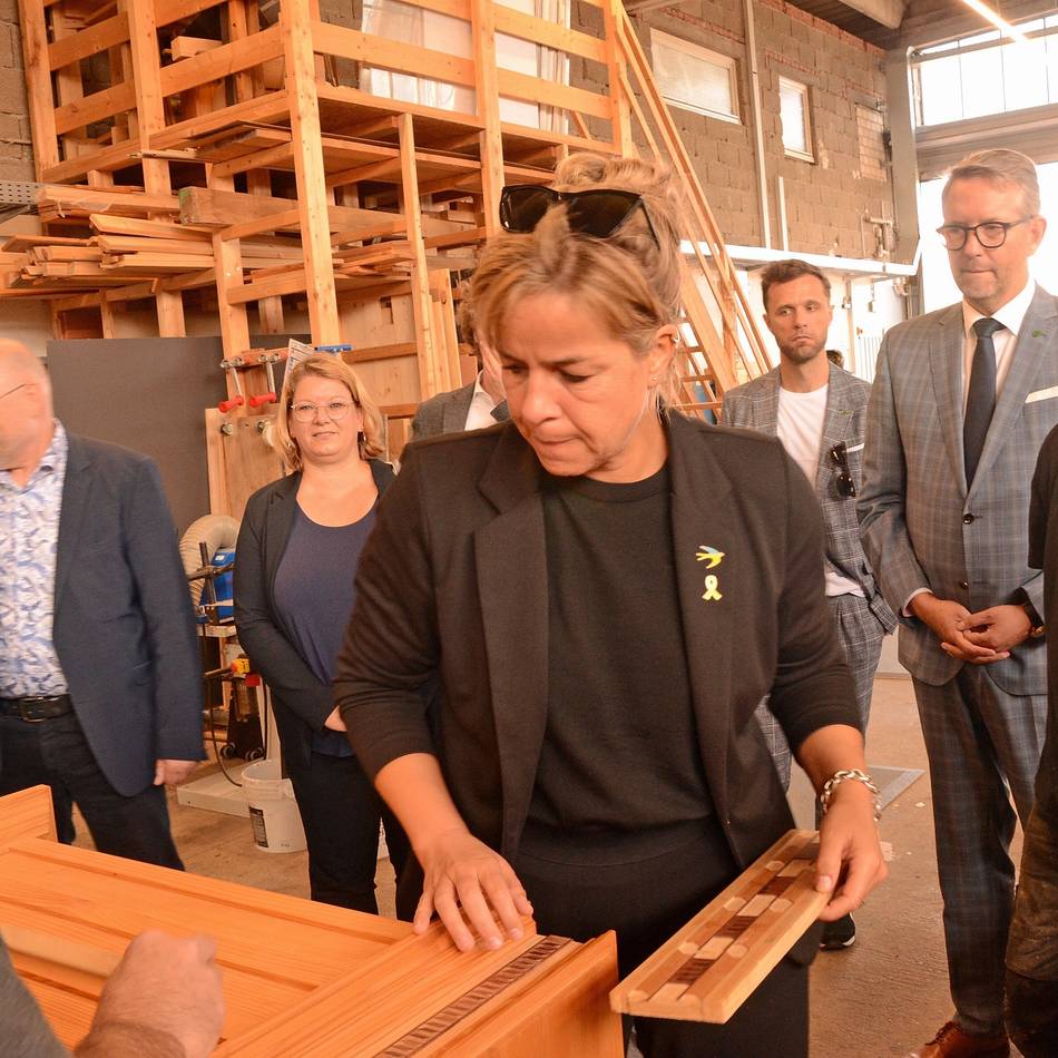 Mona Neubaur besucht APX und FZX in Xanten: Mit der Ministerin auf Zeitreise