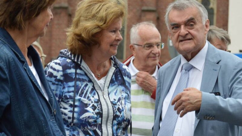 Unterwegs mit Herbert Reul im Bergischen Land: Auf Klassenfahrt mit dem NRW-Innenminister