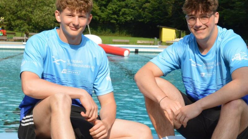 Rettungsschwimmer in Wermelskirchen-Dabringhausen: „Ich bin viel lieber hier draußen, als für den Ferienjob am Fließband zu stehen“