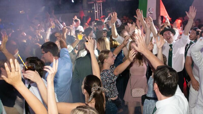 Sicherheit auf dem Neusser Schützenfest: „Viele Frauen glauben, es war ihr Fehler, weil sie zu freizügig gekleidet waren“