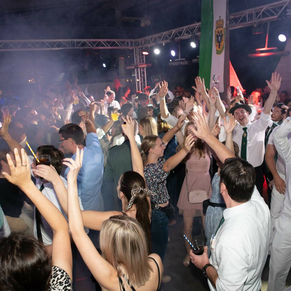 Sicherheit auf dem Neusser Schützenfest: „Viele Frauen glauben, es war ihr Fehler, weil sie zu freizügig gekleidet waren“