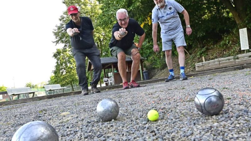 Sport im Park in Mönchengladbach: Beim Boule „Eisenkugeln in den Dreck werfen“