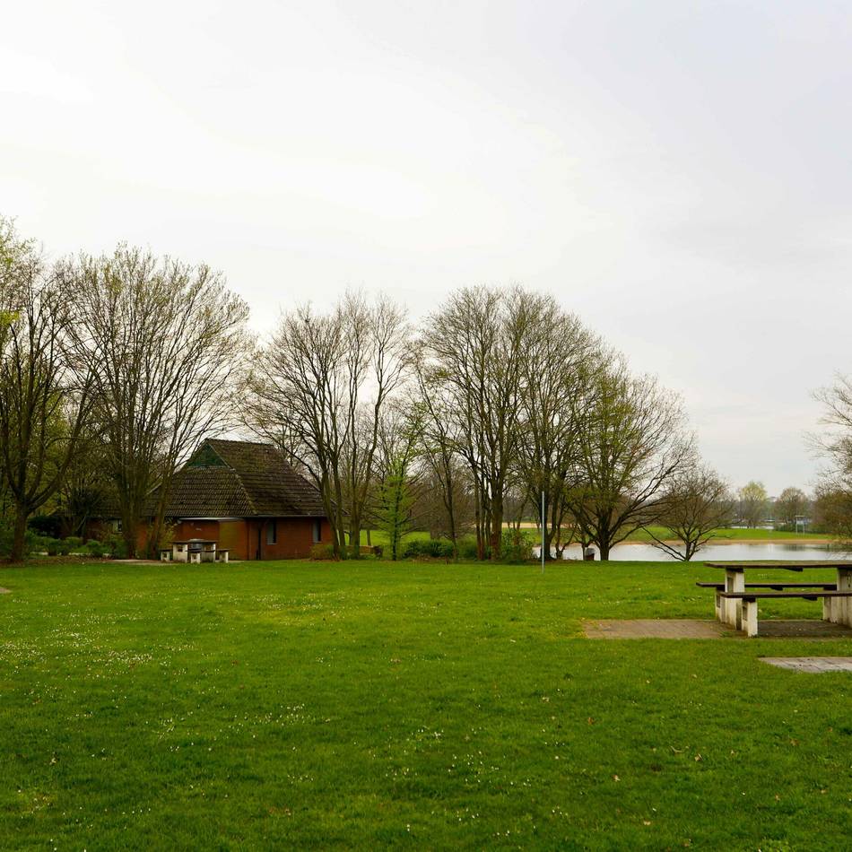Warnung vor Flächenbränden in Krefeld: Grillplätze am Elfrather See sind aktuell gesperrt