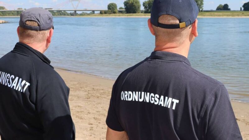 Ab Dienstag gültig: Meerbusch verbietet das Baden im Rhein – diese Strafen drohen