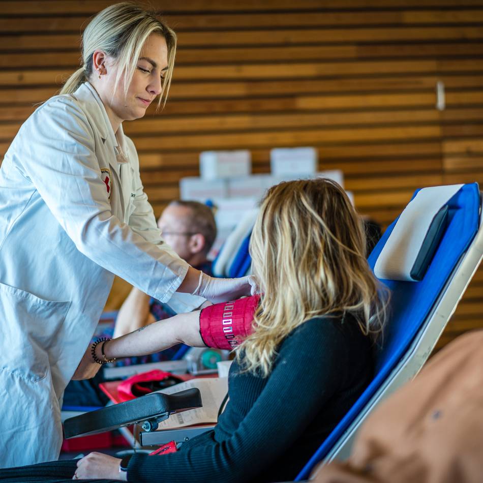 Blutspenden in Düsseldorf und Meerbusch: Trotz zuletzt gestiegener Spende-Bereitschaft – Demografischer Wandel bereitet DRK Sorgen