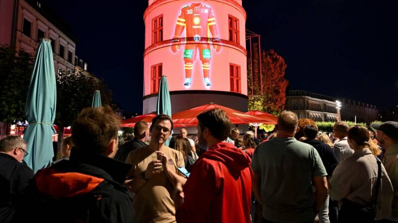 Neben der Vorstellung der neuen Trikots: Das erwartet die DEG-Fans bei der Lichtprojektion auf dem Burgplatz
