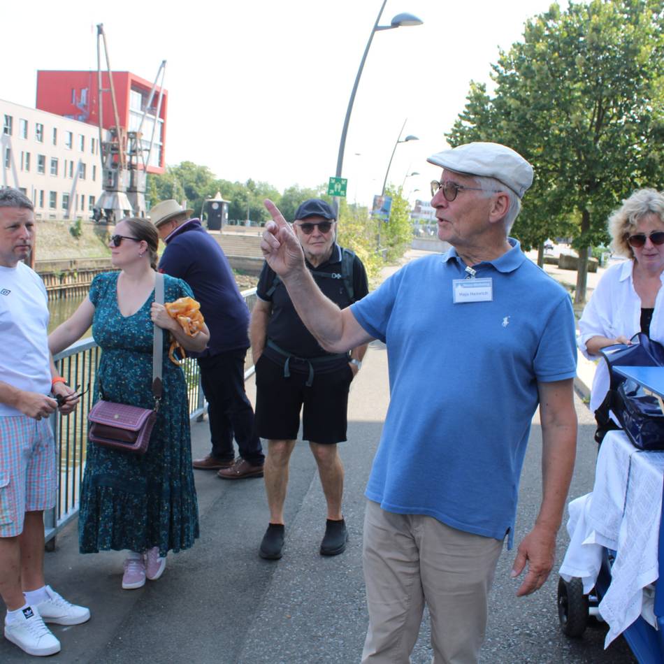 Tour durch den Neusser Hafen: „Aus dem Norden kamen Butter und Heringe, aus dem Süden Elsass-Wein“