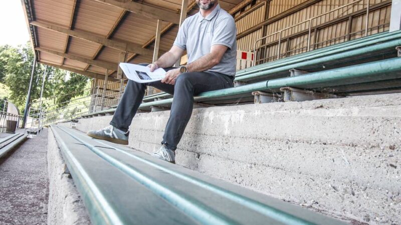 Stadion in Grevenbroich wird saniert: Mit 350.000 Euro gegen das Tribünen-Bröckeln