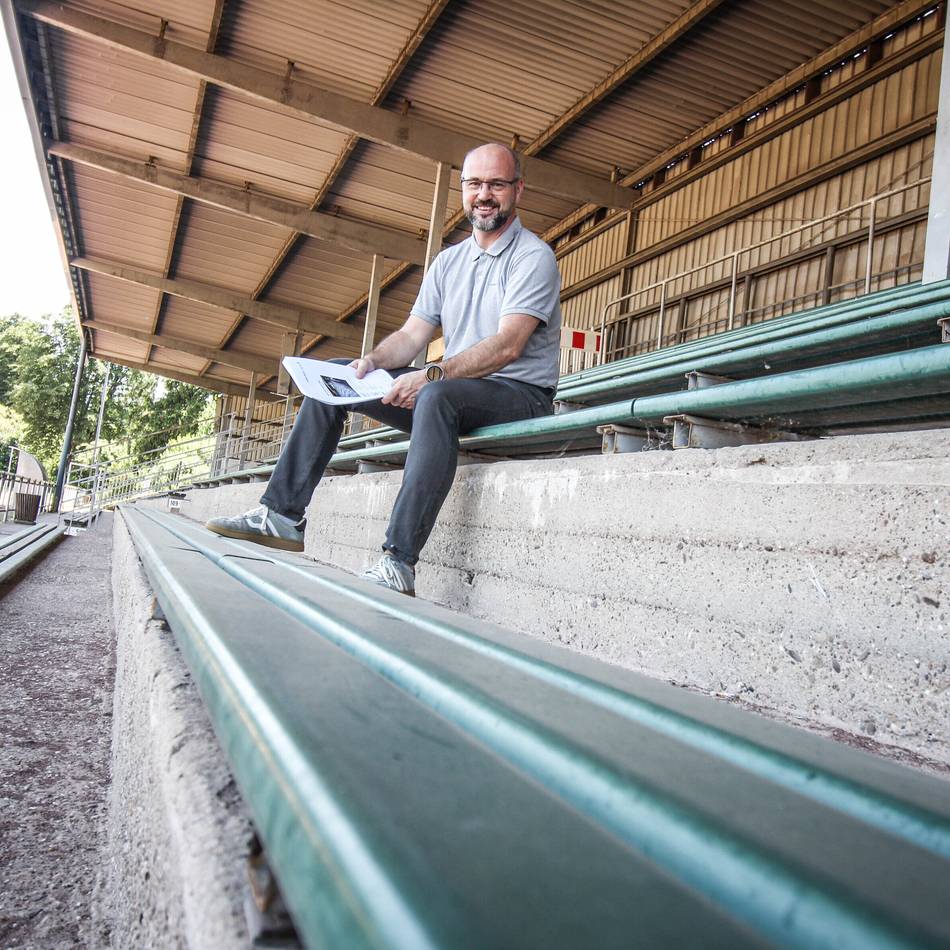 Stadion in Grevenbroich wird saniert: Mit 350.000 Euro gegen das Tribünen-Bröckeln