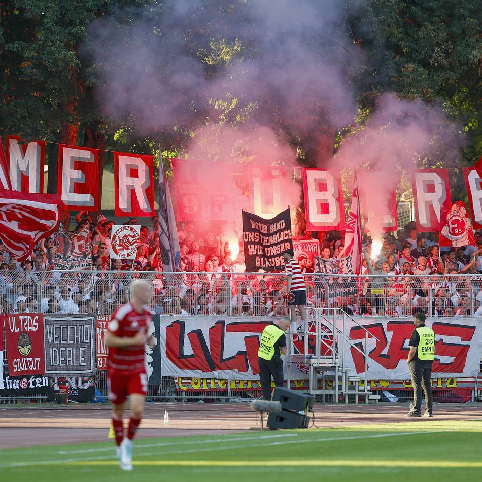 Polizeieinsatz vor Pokalspiel in Schweinfurt: Warum die Ultras von Fortuna erst nach dem Anpfiff im Stadion waren