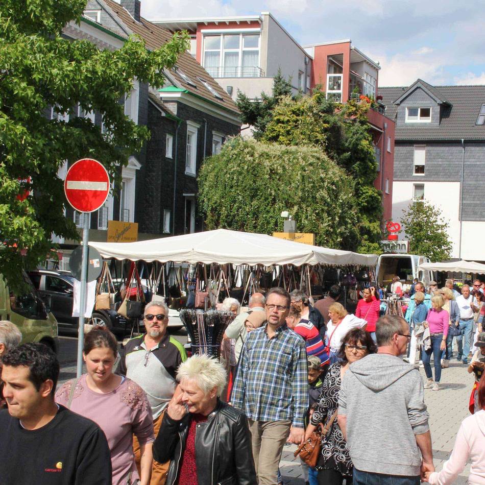 Herbstkirmes 2025 in Wermelskirchen: Verkaufsoffener Sonntag und Kirmes ergänzen sich