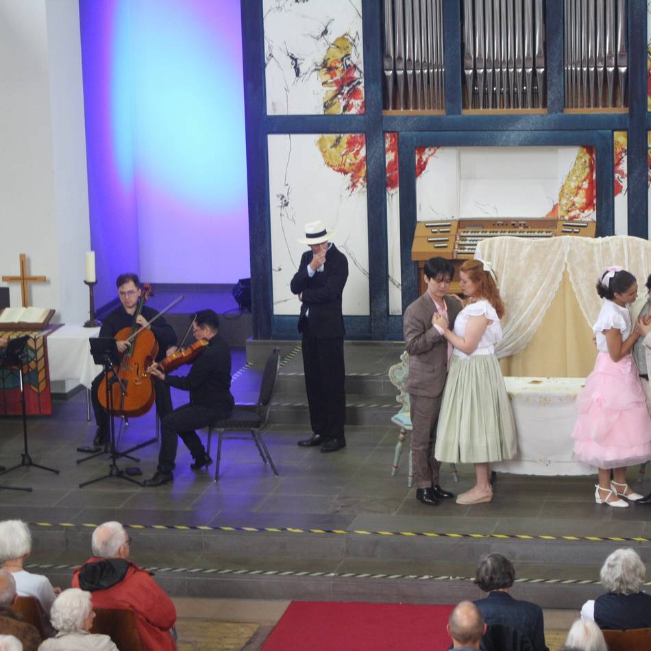 Oper in der Alten Kirche Krefeld: Wegen Regen findet das Happy End in der Kirche statt