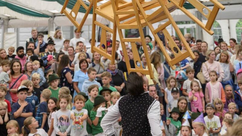 Siebenjährige als Königin : Zirkuskünste beim Kinderschützenfest in Kaarst