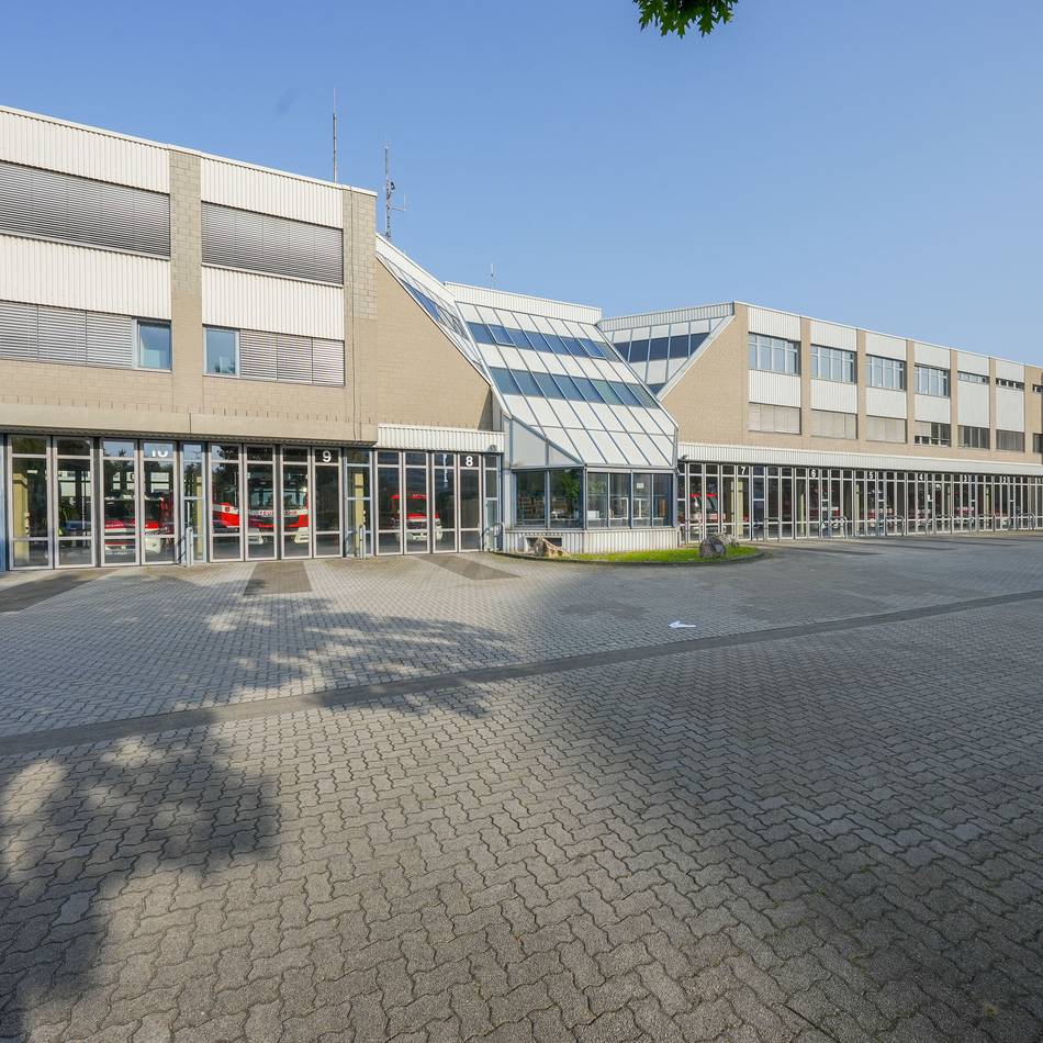Kreisleitstelle im Rhein-Kreis Neuss: „Wir legen in ernsten Fällen erst auf, wenn der Rettungsdienst eintrifft“