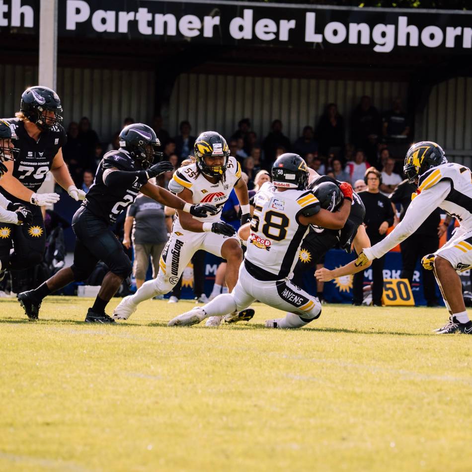 Derbysieg in Langenfeld: Ravens wahren minimale Aufstiegschance