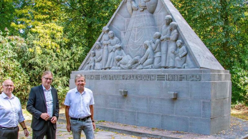 Schulte Staade-Stiftung machte es möglich: Restaurierung der Schutzmantelmadonna am Friedhof in Kevelaer