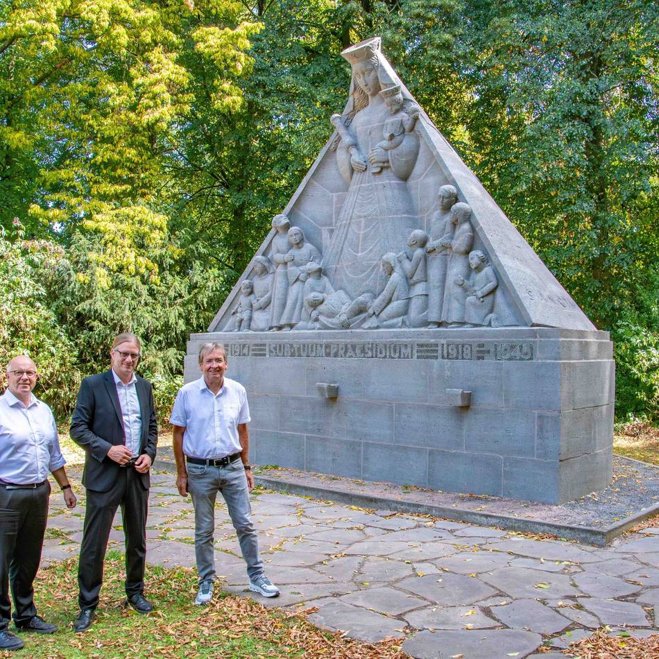 Schulte Staade-Stiftung machte es möglich: Restaurierung der Schutzmantelmadonna am Friedhof in Kevelaer