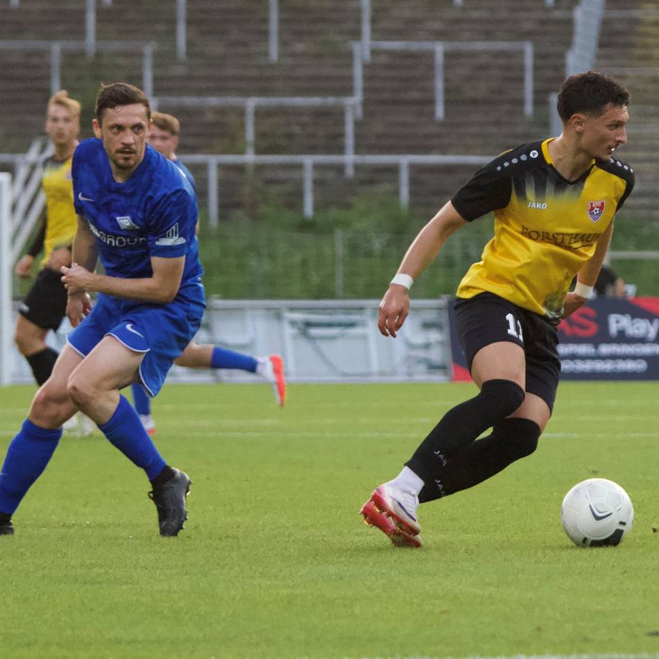 1:1 gegen Baumberg: Stimmung, Moral und Platzverweis – so lief Uerdingens Oberliga-Auftakt