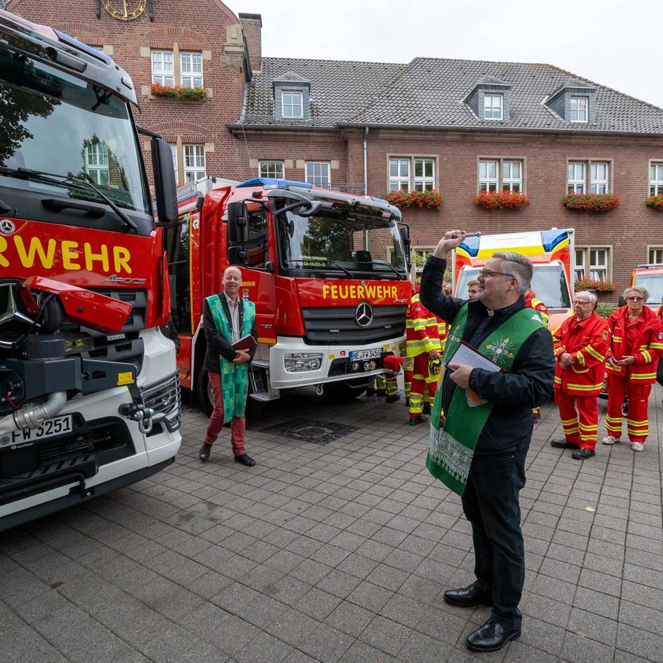 Im Wert von mehr als 2,1 Millionen Euro: Sieben neue Einsatzfahrzeuge für die Feuerwehr Dormagen