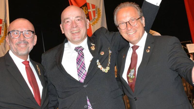 Majorsehrenabend der Neusser Grenadiere: Wiederwahl, Countdown und ein Ehrenmitglied
