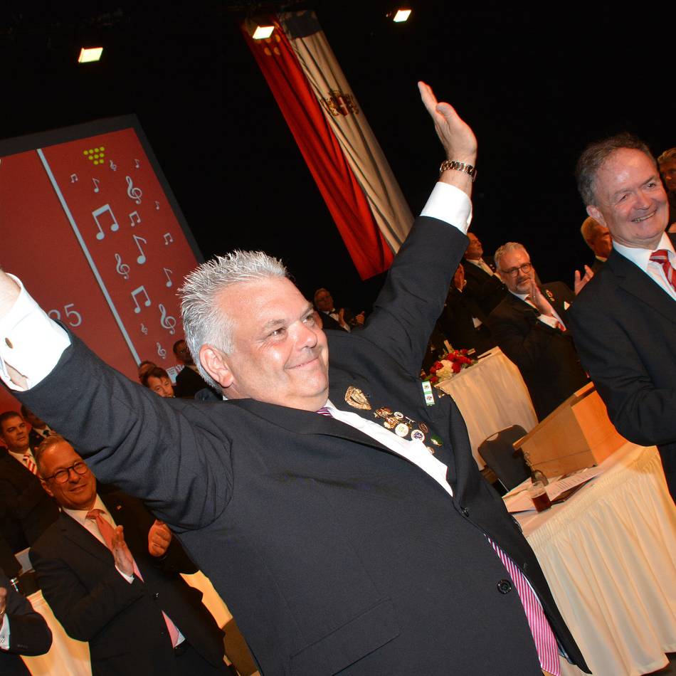 Einstimmige Wiederwahl: Neusser Schützen ehren ihren Oberst